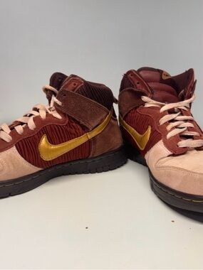 Vintage Nike Dunk High GS
Deep Burgundy size 6Y